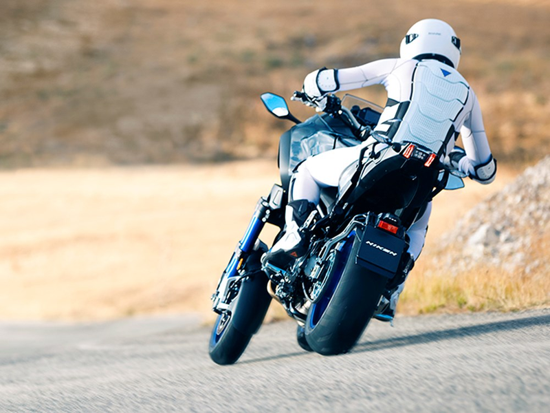 Illustration for article titled The Freakish 3-Wheel Yamaha Niken Sportbike Looks Unbelievable